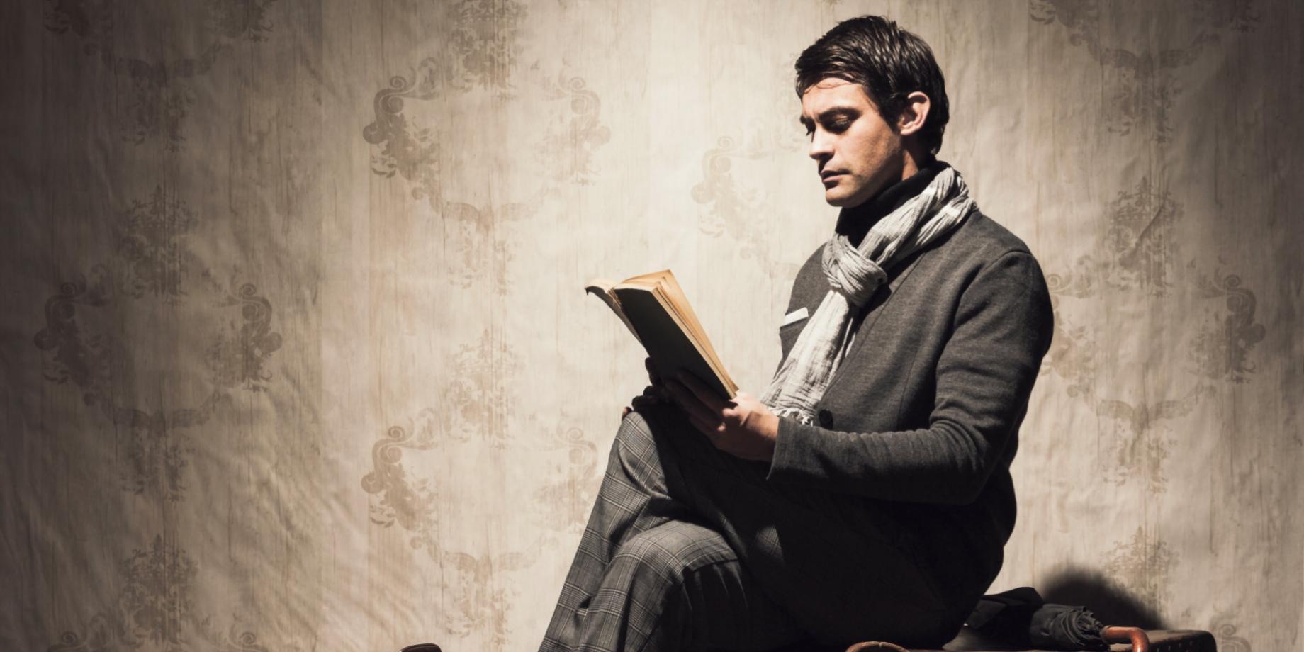 Moderner Arbeitsplatz mit Blick auf Finanzplanung